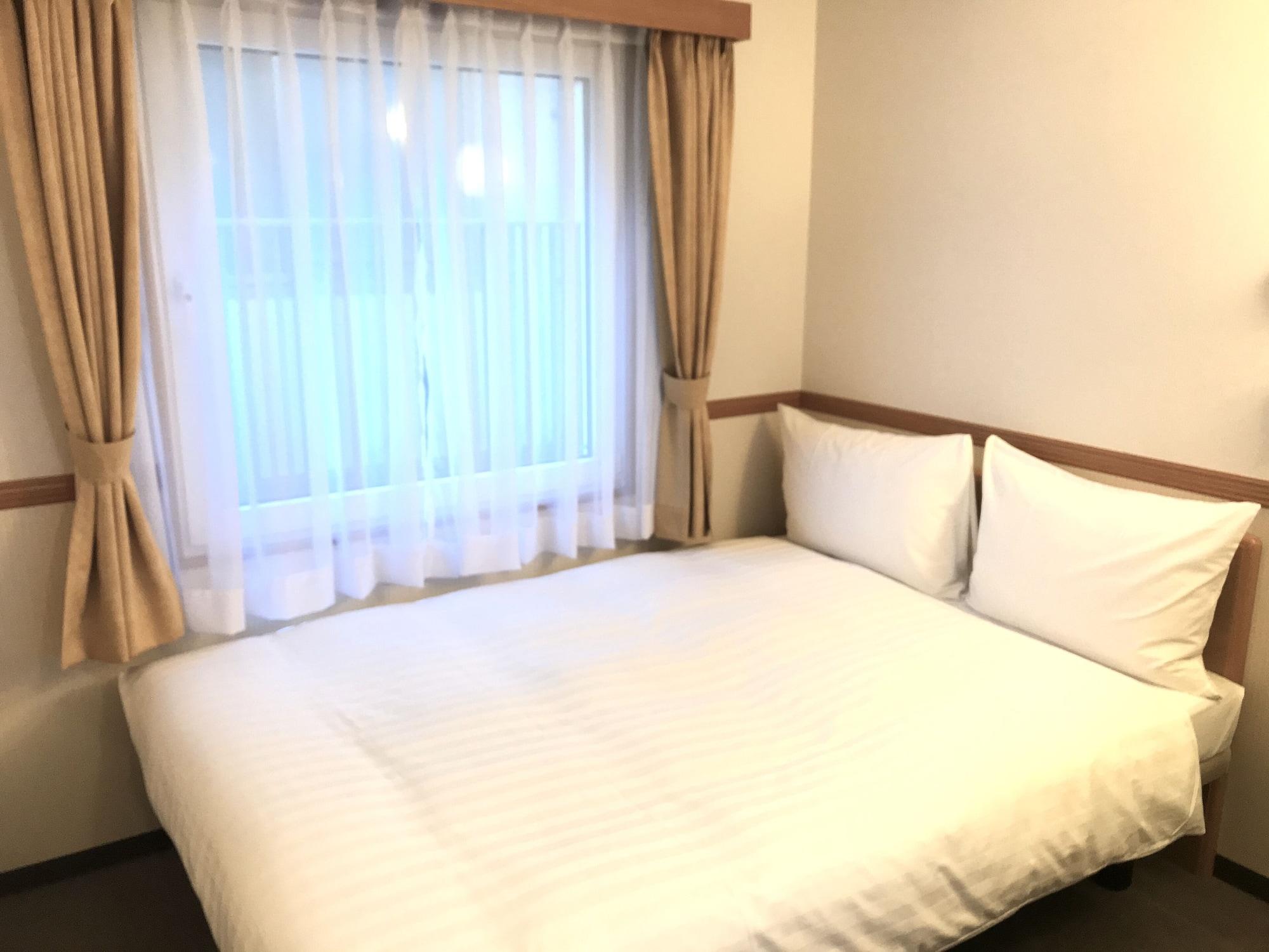 Toyoko Inn Yokohama Tsurumi Eki Higashi Guchi Экстерьер фото